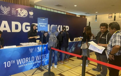 Media lokal dan nasional mulai ambil kartu identitas World Water Forum